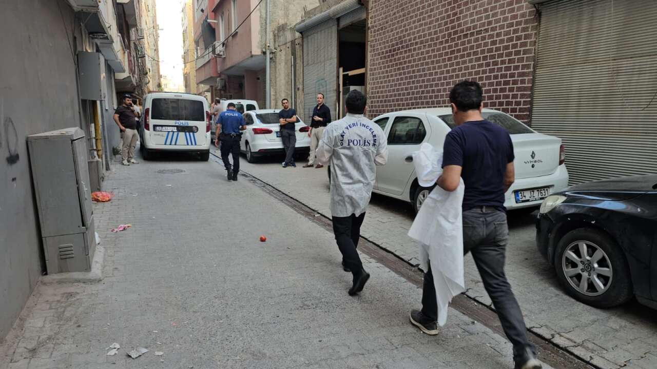 Ağır koku acı gerçeği ortaya çıkardı! 5 çocuk annesi evinde ölü bulundu 3